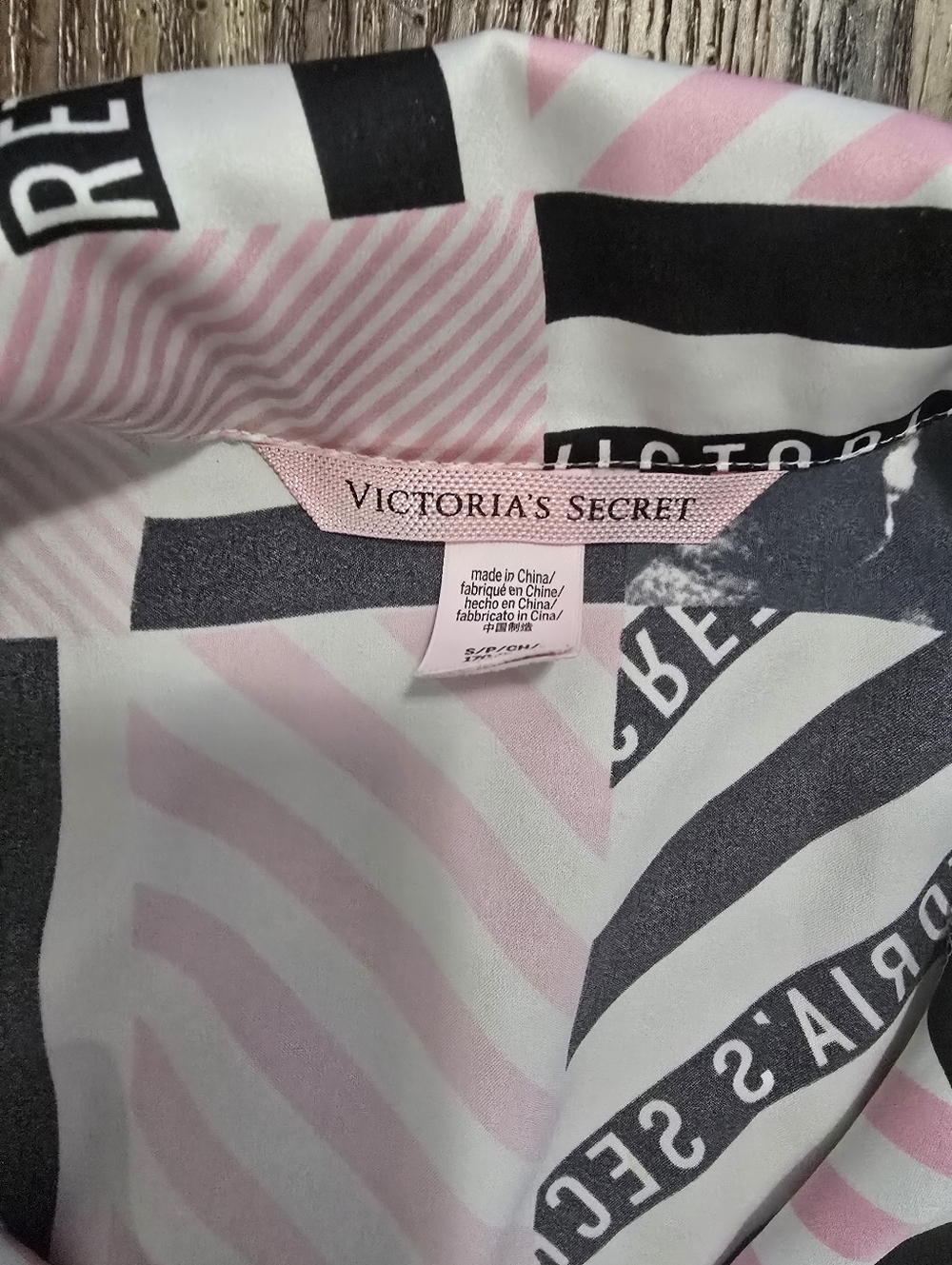Victoria's Secret Pajama Set Women's Small Long Sleeve Button Up Top & Pants - Picture 5 of 7